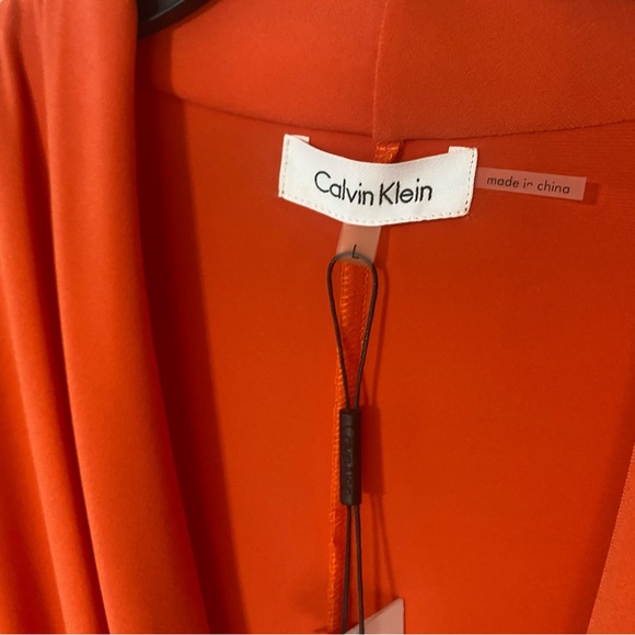 Calvin Klein spring time 🌸 wrap around blouse-office ready w/gold accent… - Picture 4 of 6